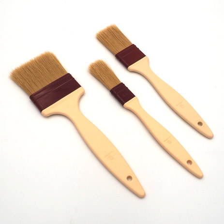 Pinceau avec manche en matière synthétique