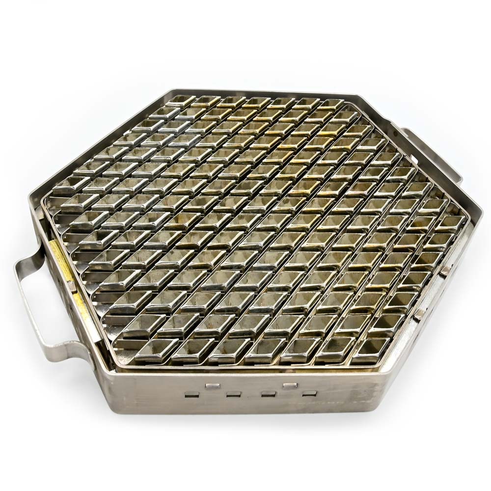 Ustensile pour fabriquer les grillages de tourtes